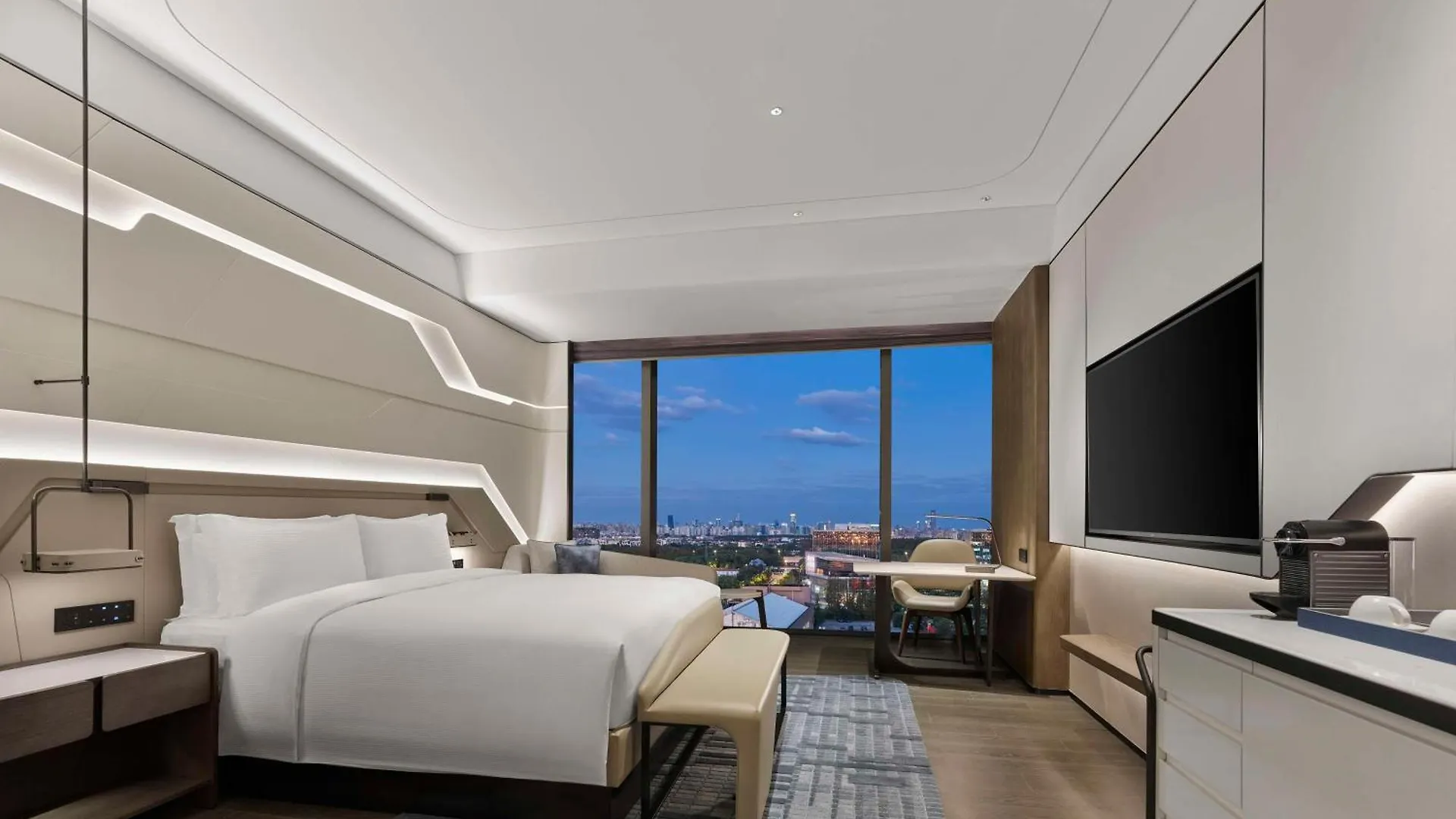 Hilton Shanghai Hongqiao International Airport 5*,  中国