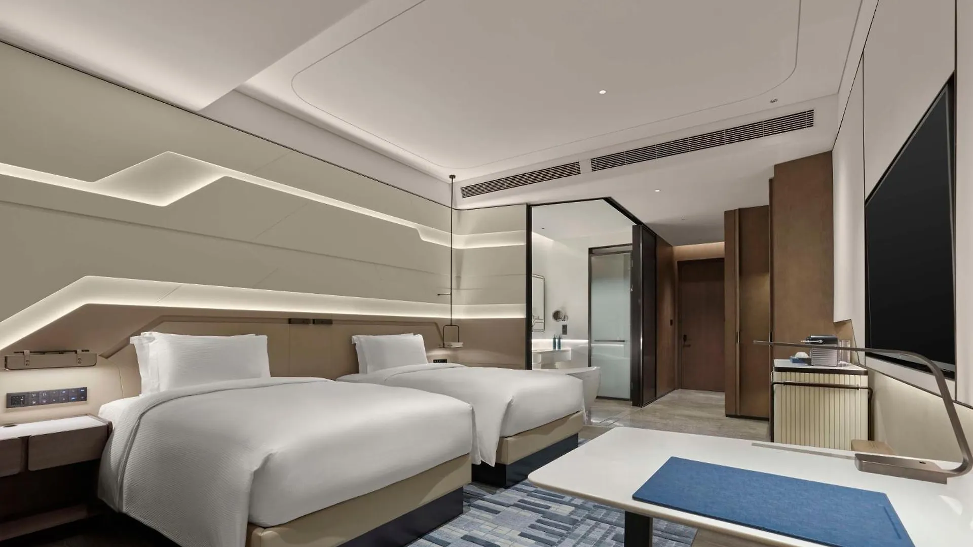 Hilton Shanghai Hongqiao International Airport 5*,