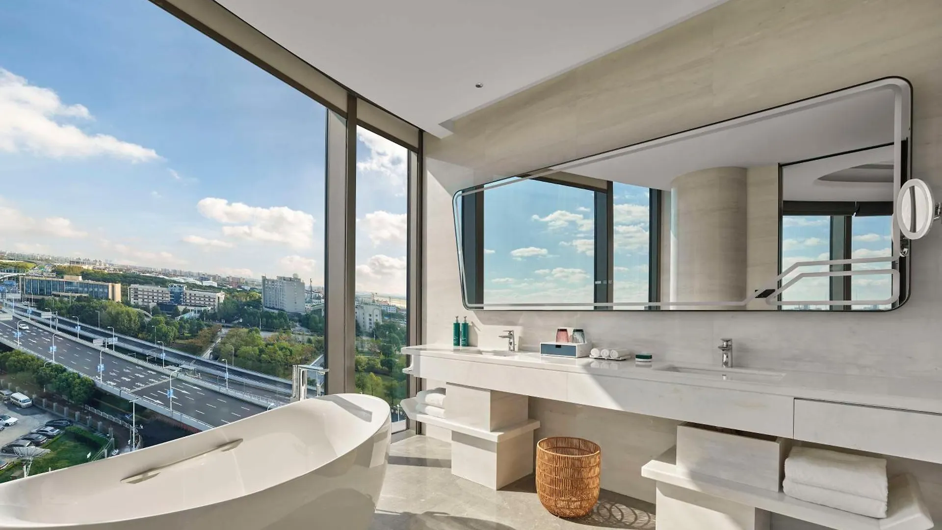 ***** Hotel Hilton Shanghai Hongqiao International Airport China